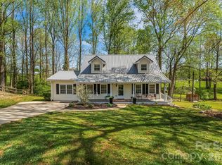 1548 Castell Ln, Hickory, NC 28601