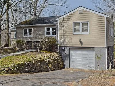 30 Laurelwood Dr — Photo 11