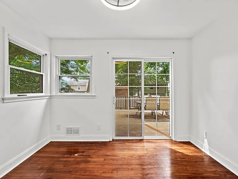 53 Oneida Ave — Photo 8