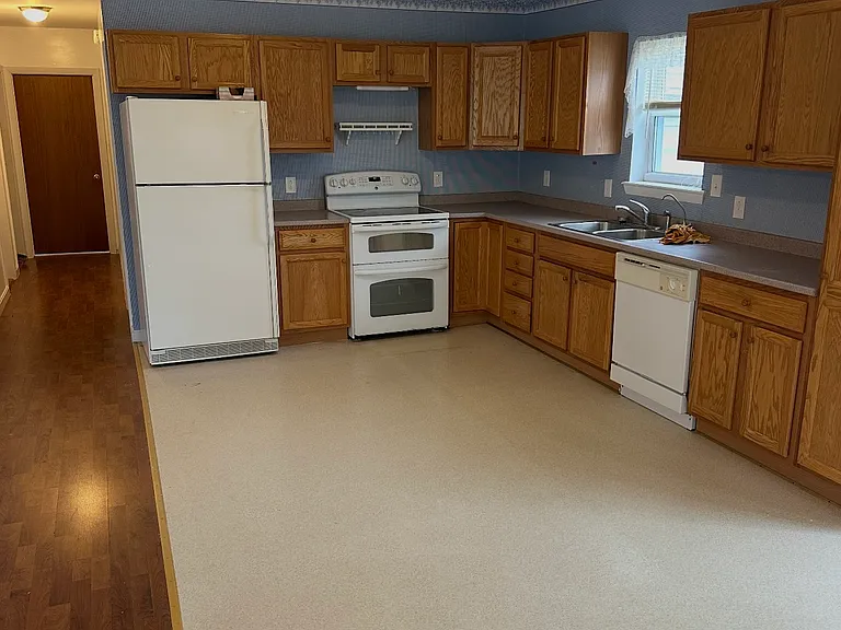 1193 Turner St — Photo 5