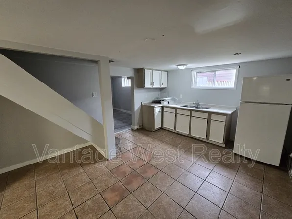 320B Rutland Rd S, Kelowna, BC V1X 3A1