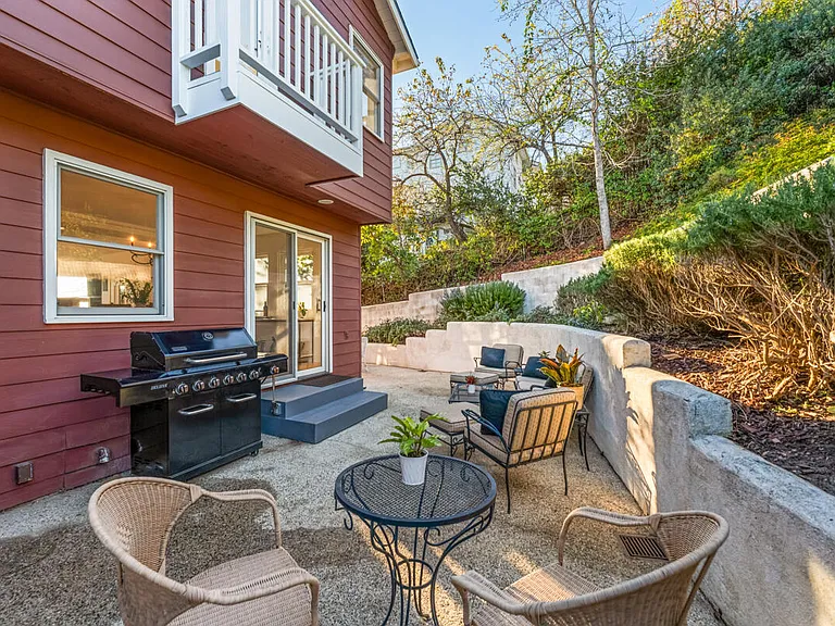 2570 Lillie Ave — Photo 45