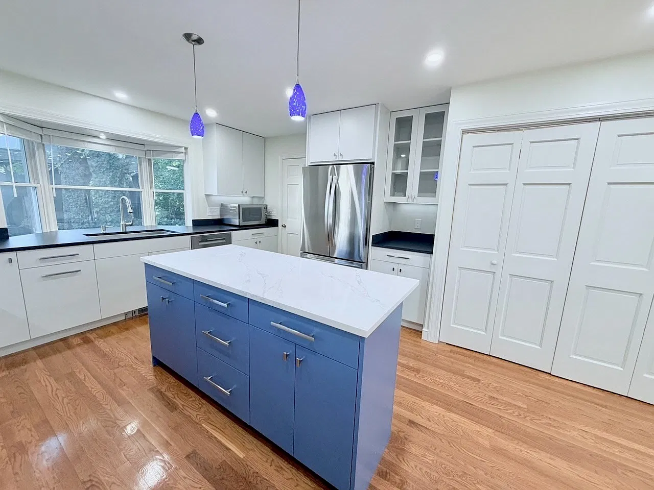 4 bed, 3.5 bath, 3000 sqft, $6,000 — Photo 2