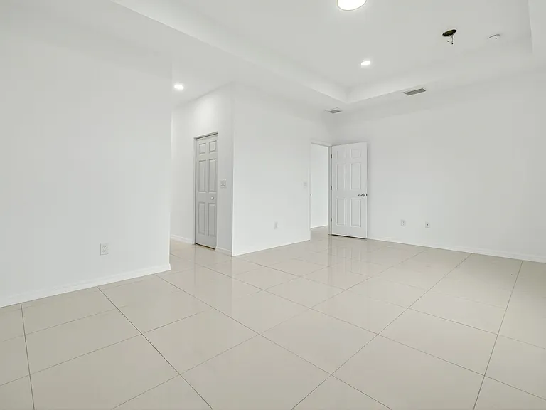 3317 21st St W — Photo 13