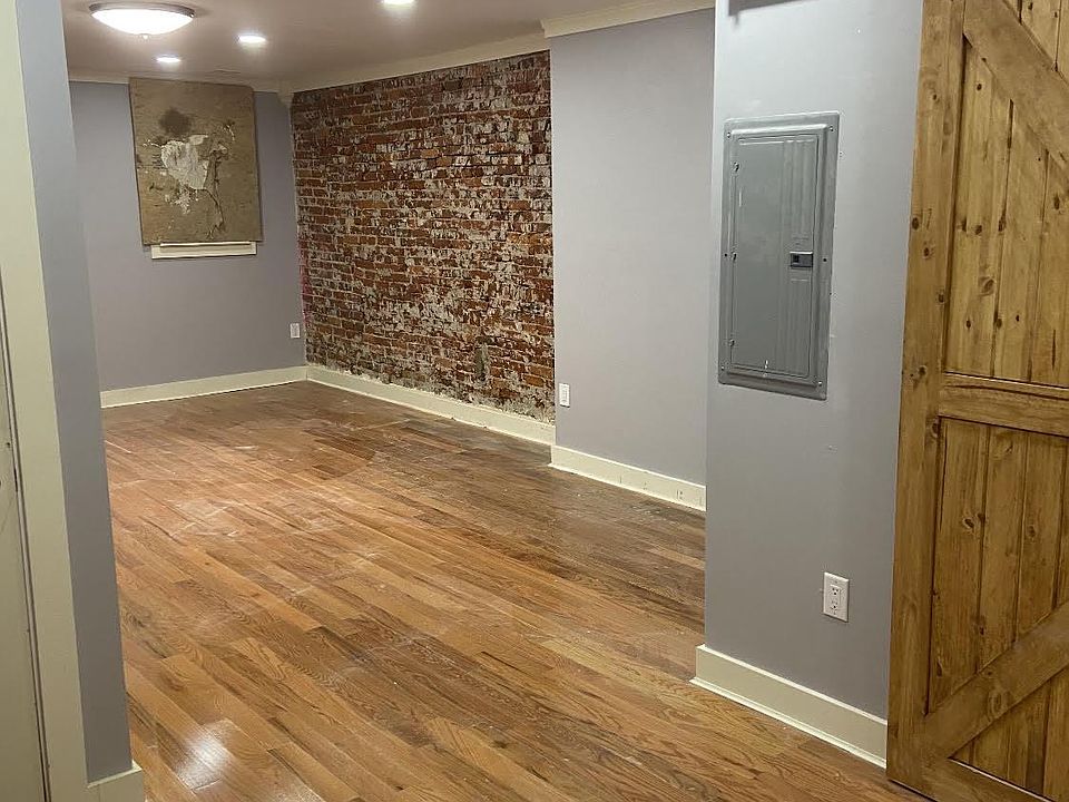 2nd image of 1713 Georges Ln