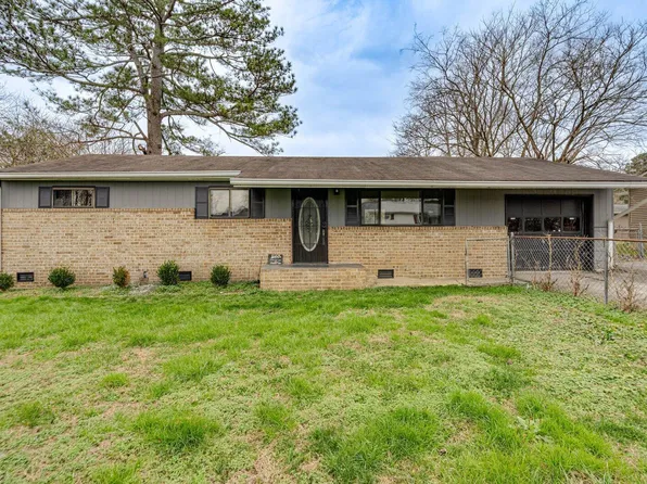 715 Mary Agnes Dr, Rossville, GA 30741