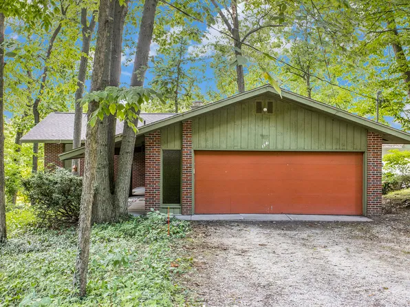 357 Horseshoe Ct, Plainwell, MI 49080