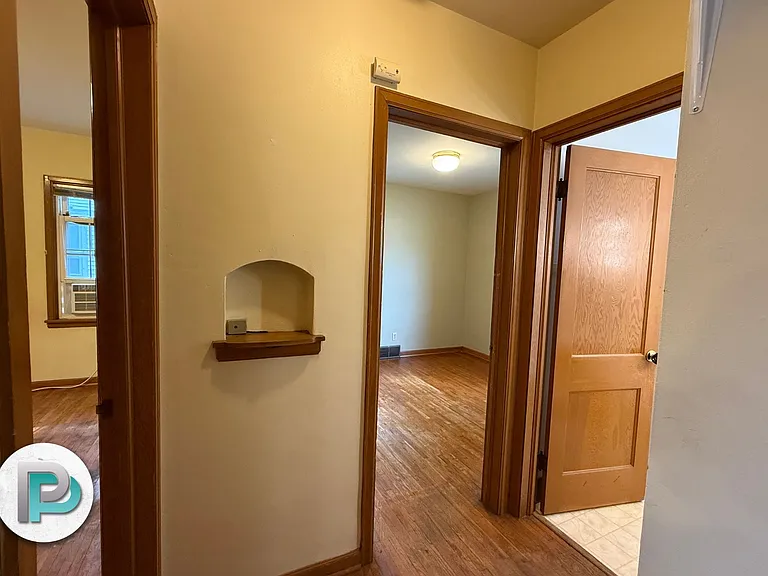 221 2nd St NE #1 — Photo 7