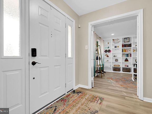 3rd image of 12916 Shaw Pl