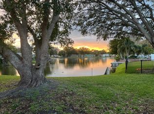 8520 Forsyth Dr, Seminole, FL 33772