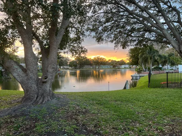 8520 Forsyth Dr, Seminole, FL 33772