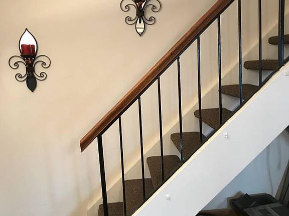 4th image of 323 Meadow Ct