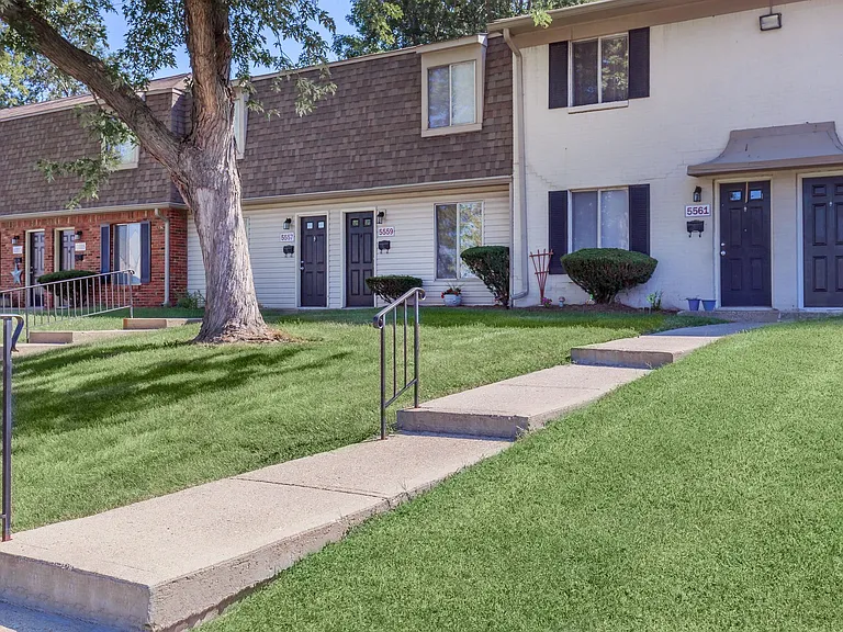Regency Park Apartments — Photo 16