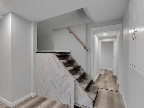 3rd image of 263 College St #1A