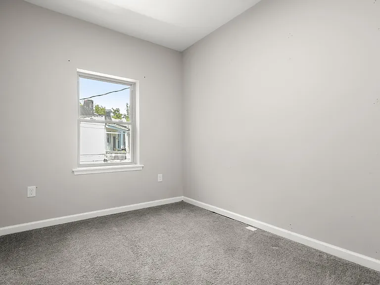2424 Liberty Heights Ave — Photo 11