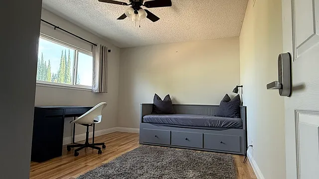 5 bed, 2590 sqft, $1,100 — Photo 2