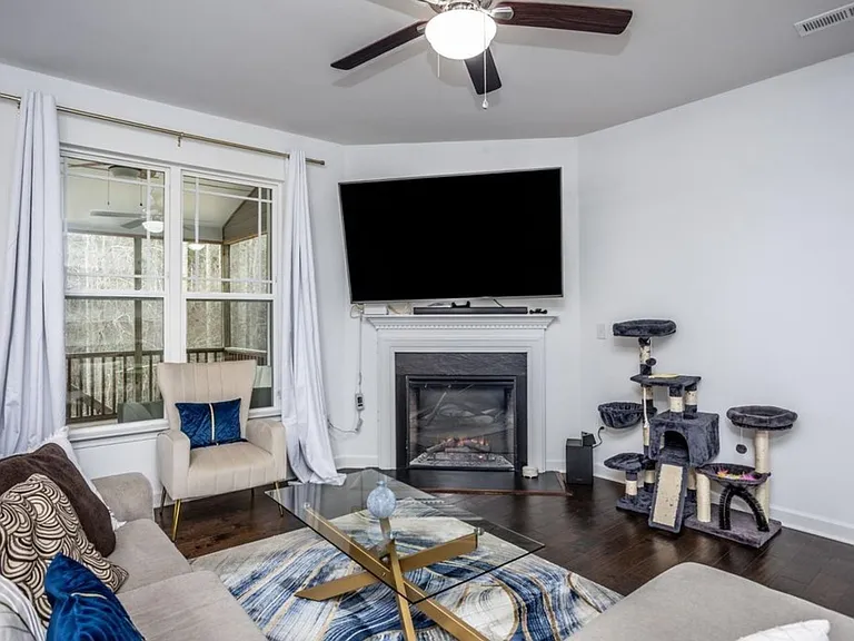 264 Wembley Dr — Photo 4
