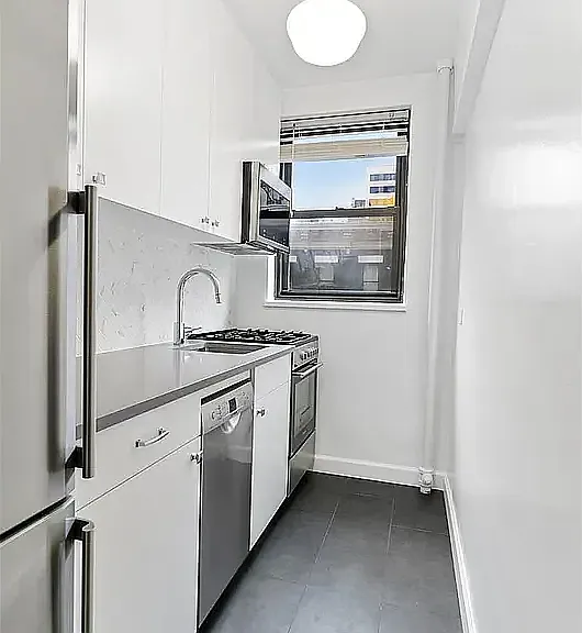 200 W 20th St #409 — Photo 4