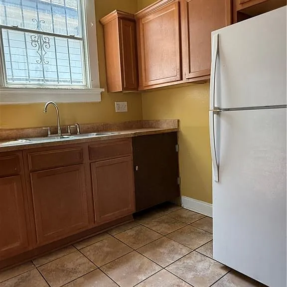 1435 France St — Photo 10