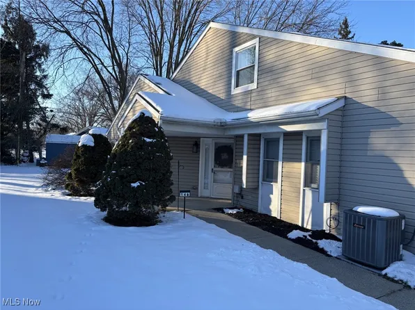 146 Marian Ln, Berea, OH 44017