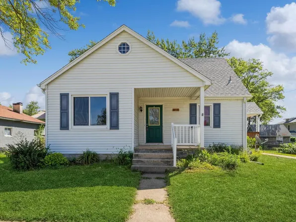 407 East St, Grand Mound, IA 52751