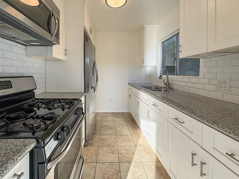 1138 Euclid St #1 — Photo 5