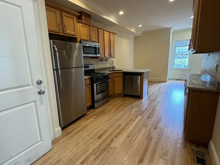 25 Lothrop St #2 — Photo 2