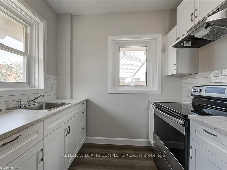 200 Park Ave #UPPER — Photo 24