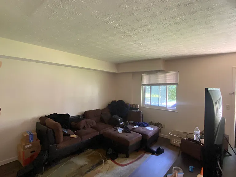 174 E 12th Ave #B — Photo 6