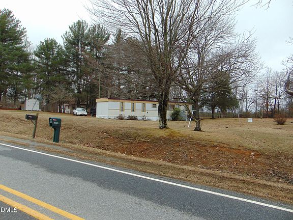 3rd image of 96 Pelham Loop Rd