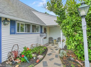 31 Deep Dale Dr W, Levittown, PA 19056