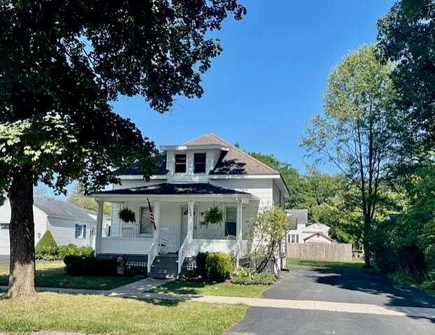 1st image of 1003 Linden St