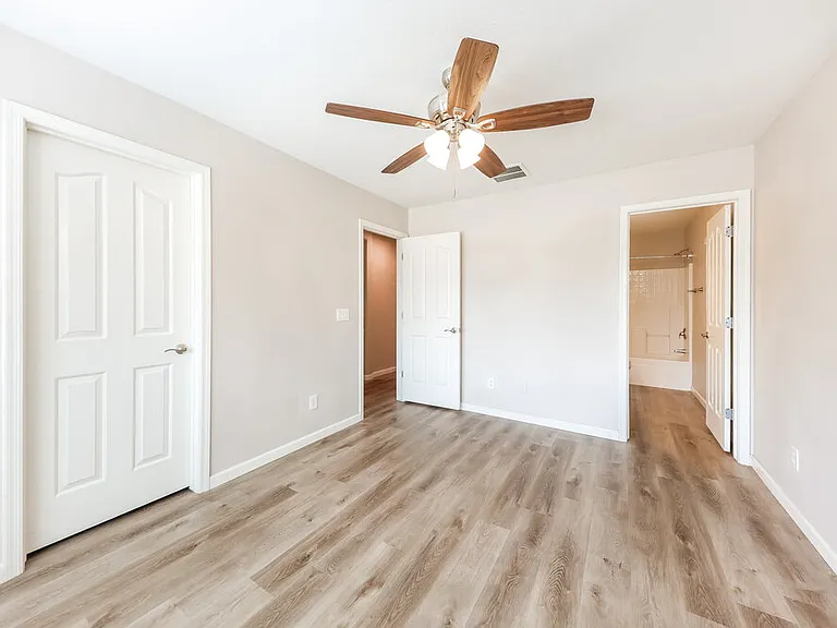 10043 N 115th Dr — Photo 11