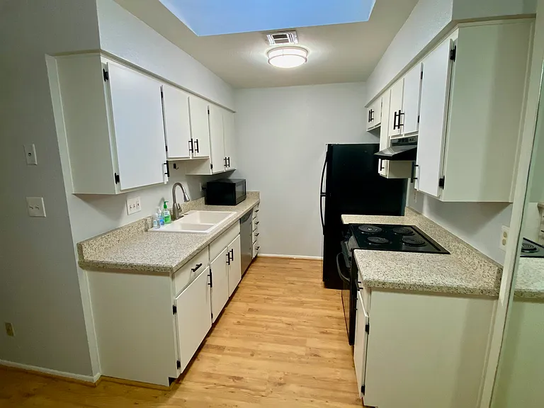 502 W Tonopah Dr #6 — Photo 2
