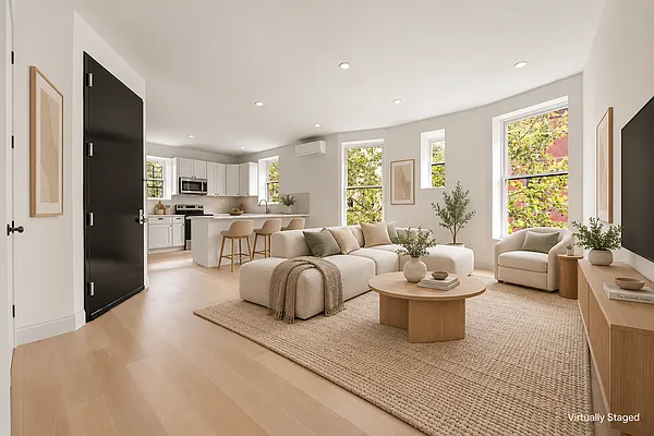 Living room, photo 2