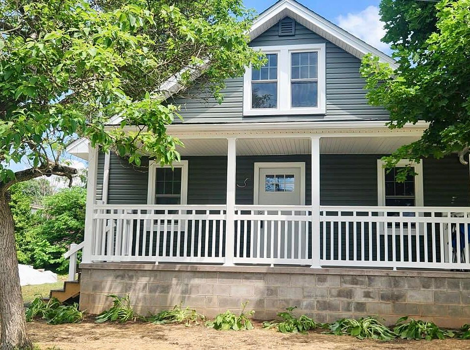 1st image of 17 Lindbergh Ave