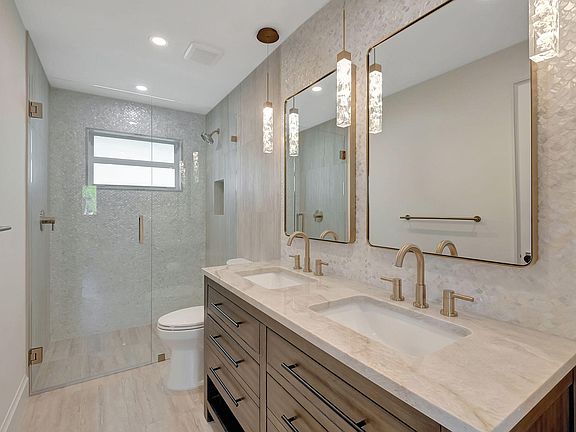 5th image of 135 SE 28th Court