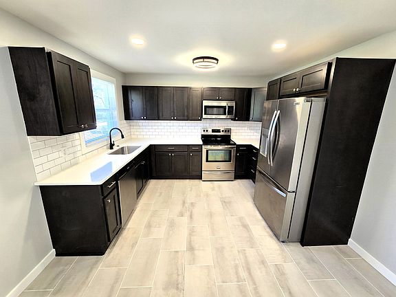 4th image of 3273 Vailview Dr
