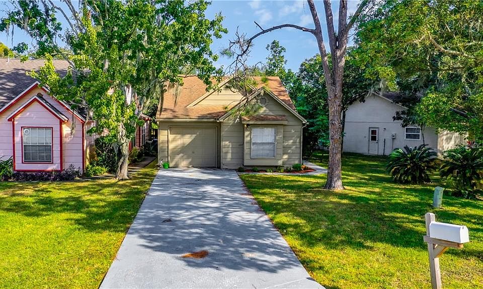 1st image of 23047 Clearwater Pl