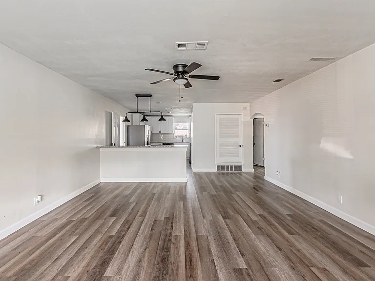 308 Franklin Dr — Photo 3