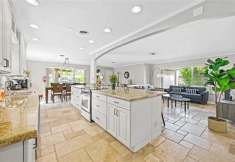332 NW 26th Ct — Photo 35