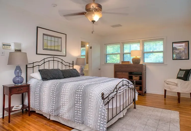 4261 Waymar Dr — Photo 11