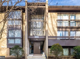 11564 Rolling Green Ct APT 300, Reston, VA 20191