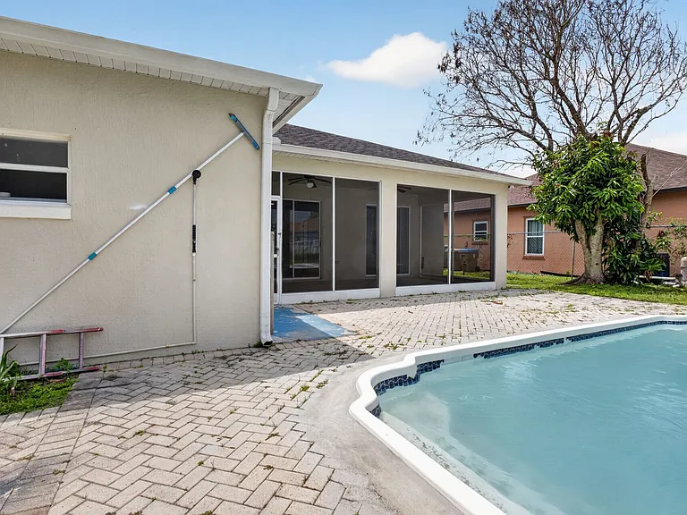 121 Aurelia Ct — Photo 49
