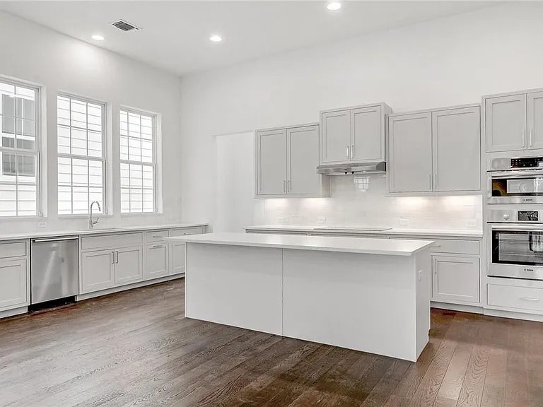 4502 Grassland Dr — Photo 17