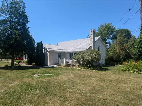 3545 Breezeway Dr, Erie, PA 16506