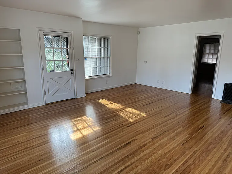 10603 Camarillo St — Photo 4