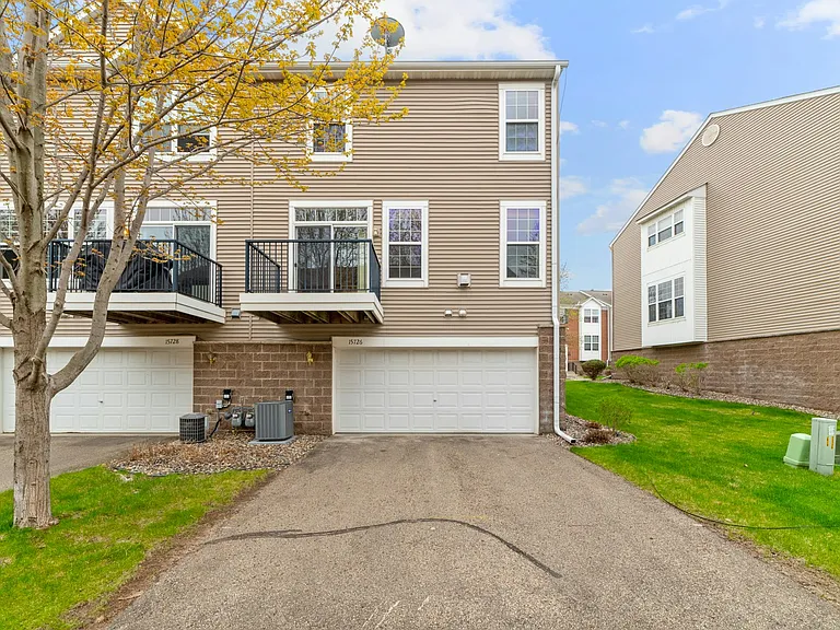 15726 Frisian Ln — Photo 44