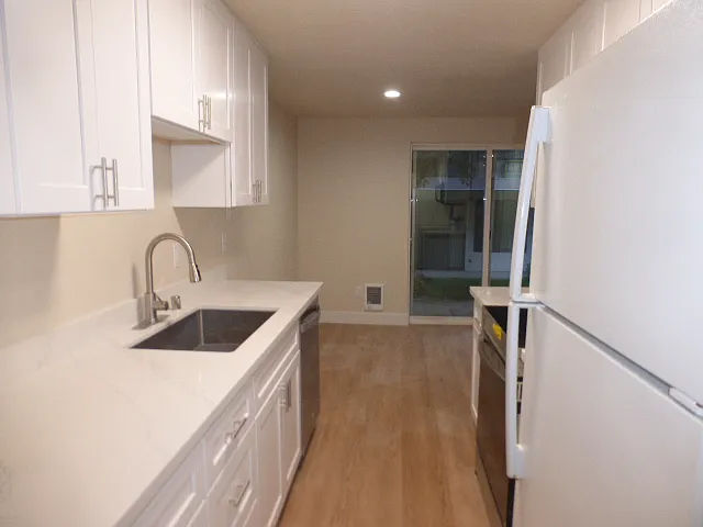 15721 NE 18th St #D2 — Photo 2