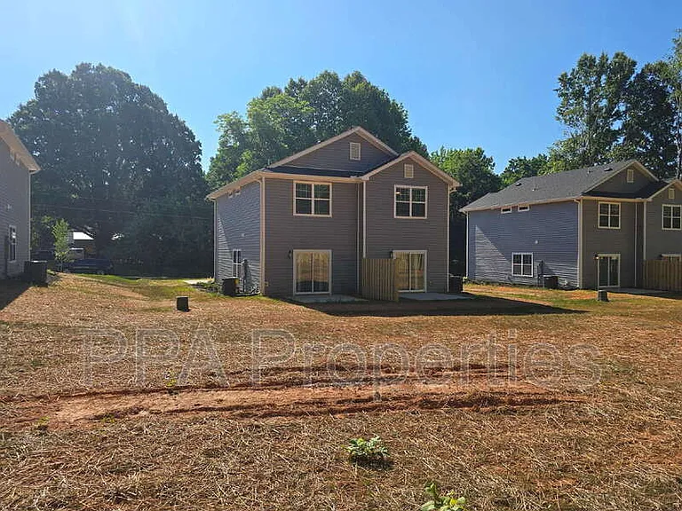 402 Giles St #B — Photo 11